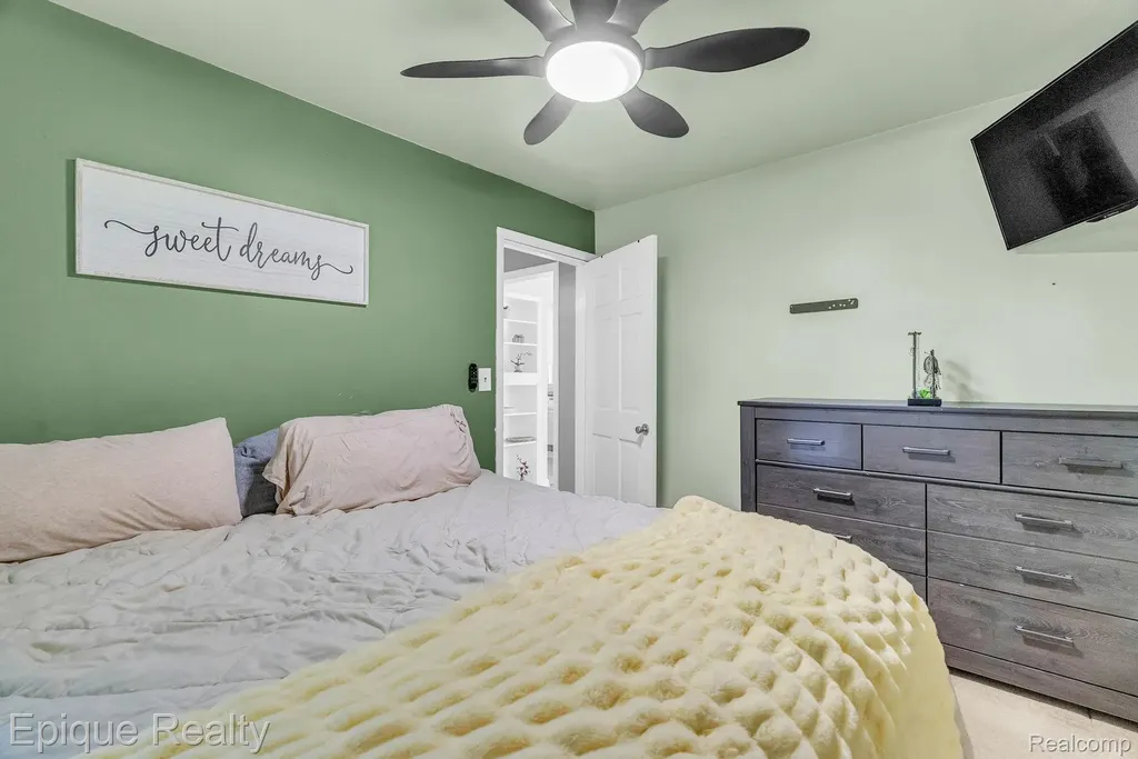 2324 Edwards Street Grand Blanc Charter Township MI 48439