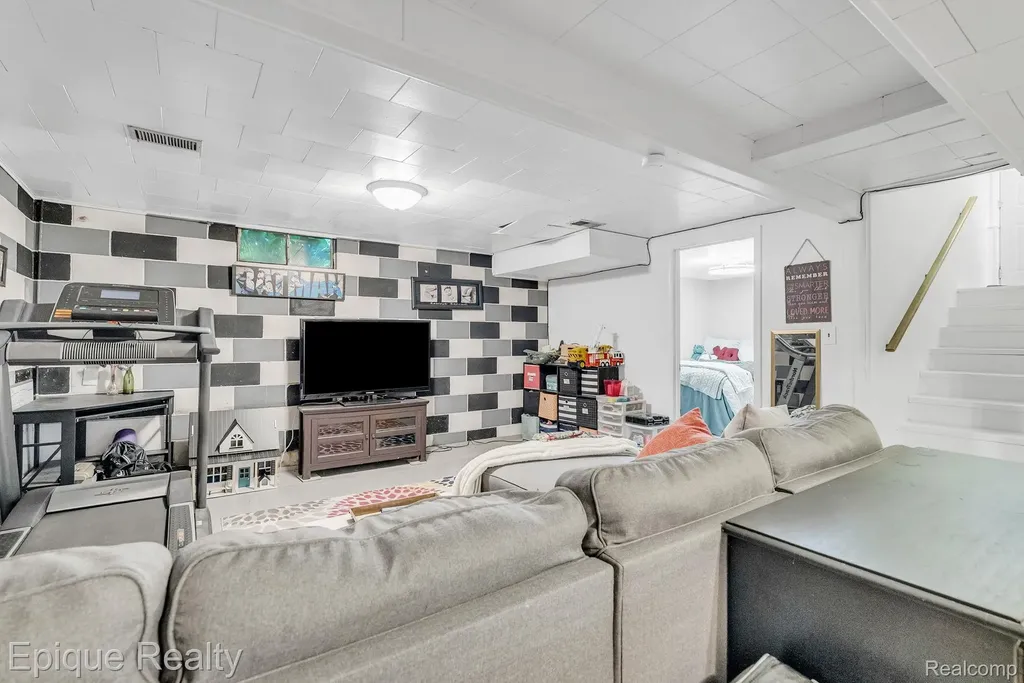 2324 Edwards Street Grand Blanc Charter Township MI 48439
