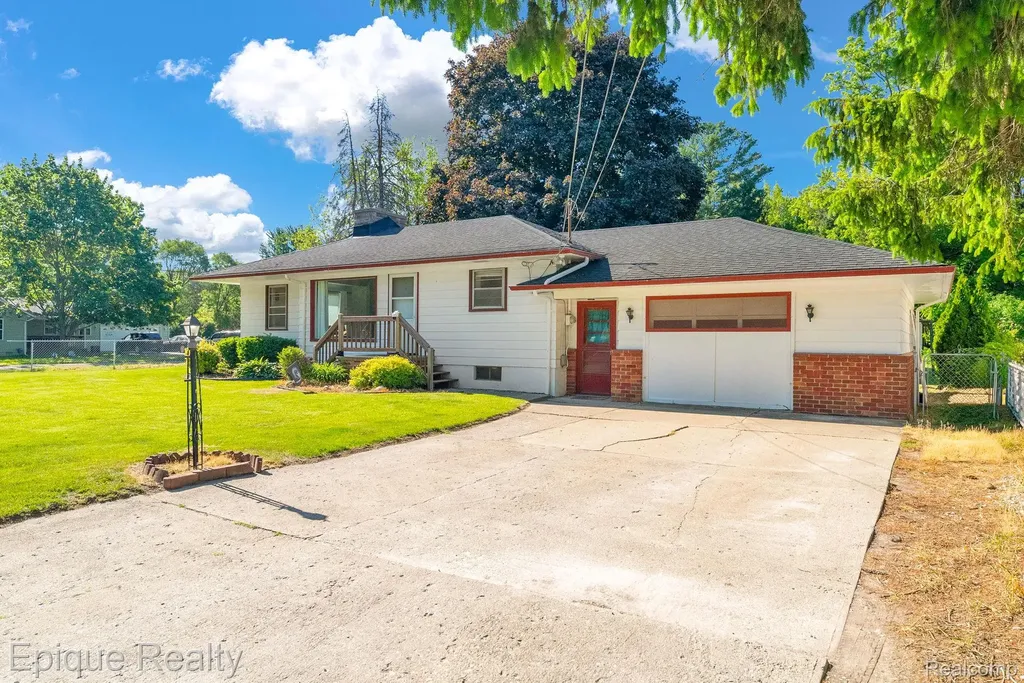 2324 Edwards Street Grand Blanc Charter Township MI 48439