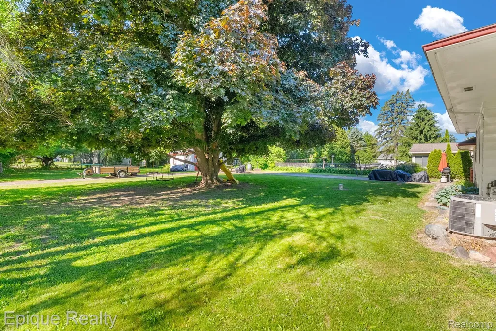 2324 Edwards Street Grand Blanc Charter Township MI 48439
