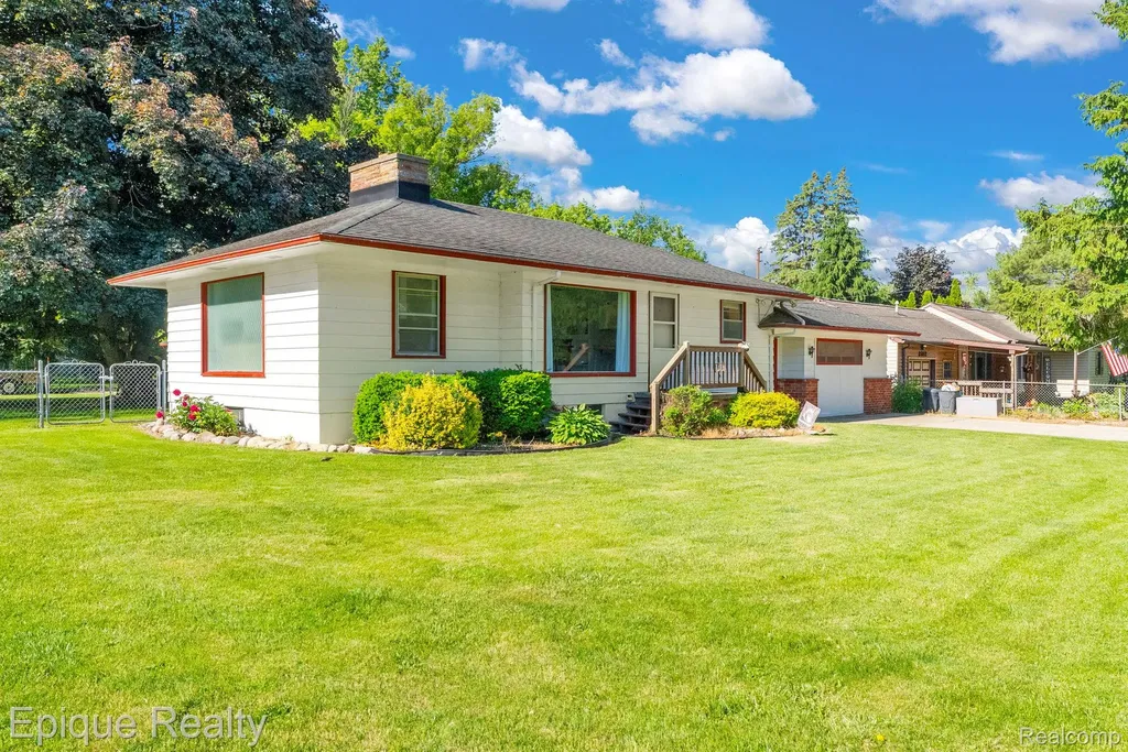 2324 Edwards Street Grand Blanc Charter Township MI 48439