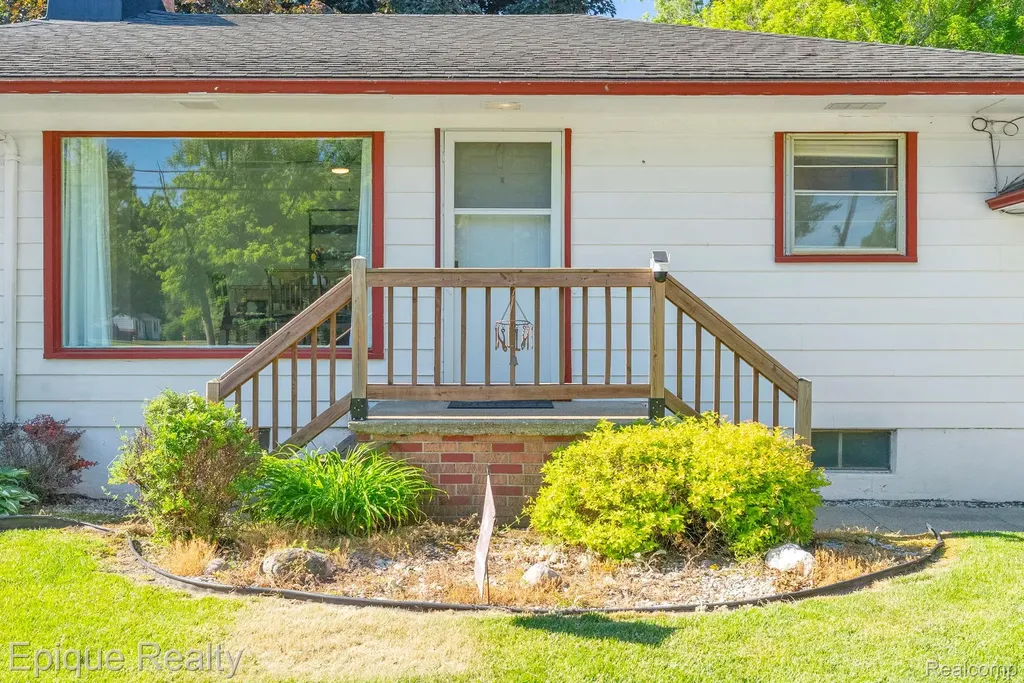 2324 Edwards Street Grand Blanc Charter Township MI 48439