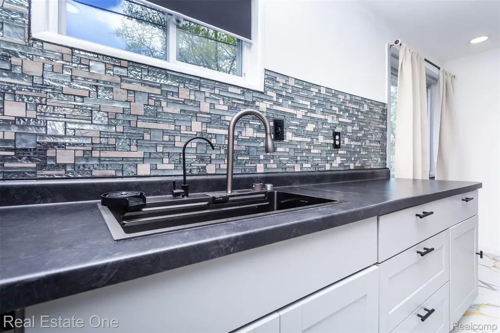 3902 Ziegler Street Dearborn Heights City MI 48125