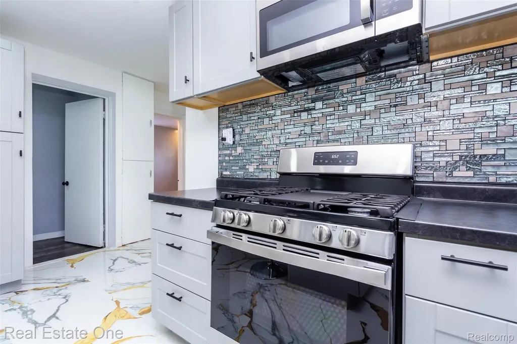 3902 Ziegler Street Dearborn Heights City MI 48125