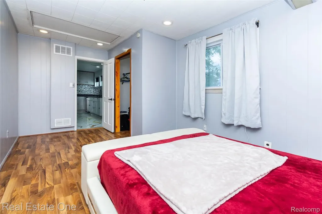 3902 Ziegler Street Dearborn Heights City MI 48125