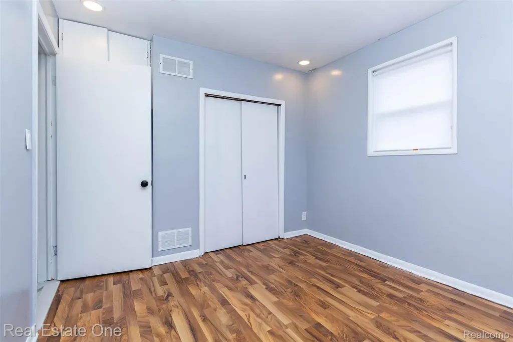 3902 Ziegler Street Dearborn Heights City MI 48125