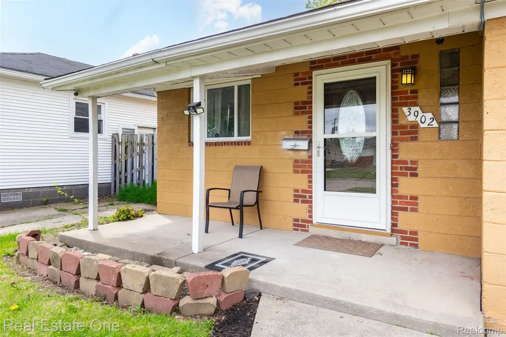 3902 Ziegler Street Dearborn Heights City MI 48125