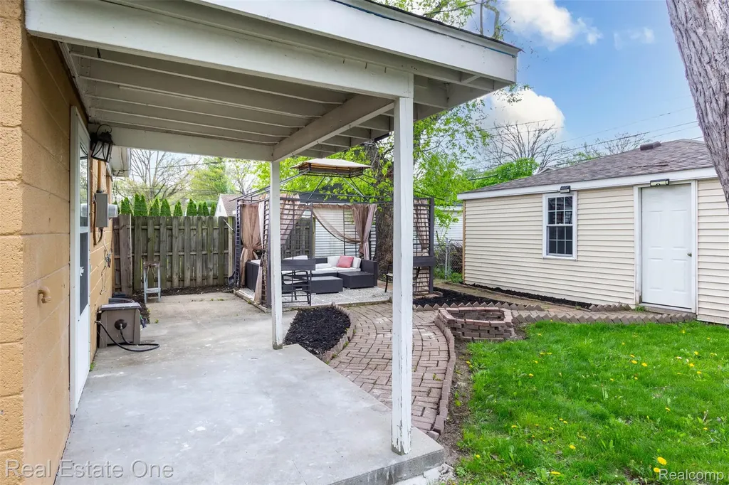 3902 Ziegler Street Dearborn Heights City MI 48125