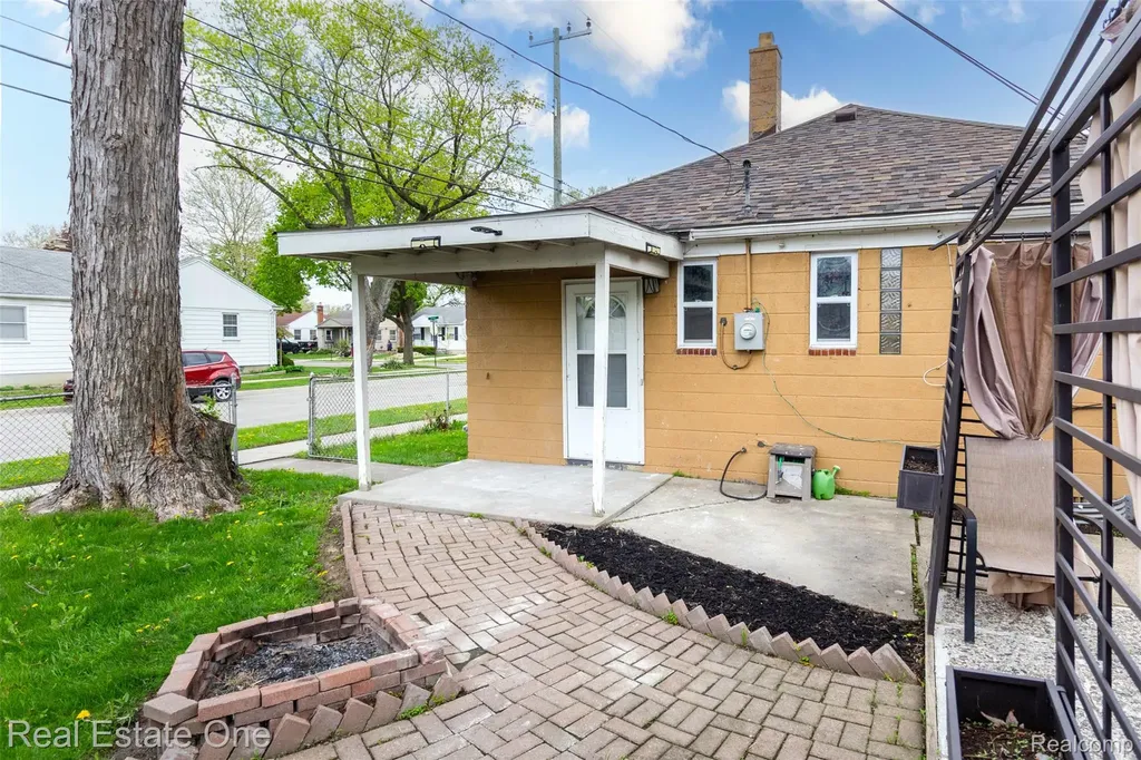 3902 Ziegler Street Dearborn Heights City MI 48125