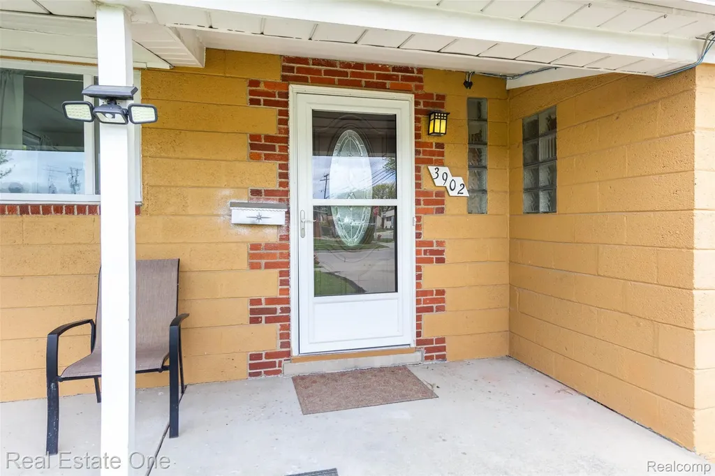 3902 Ziegler Street Dearborn Heights City MI 48125
