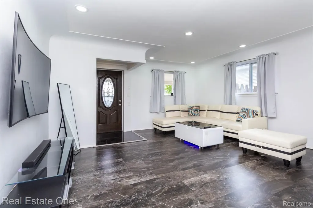 3902 Ziegler Street Dearborn Heights City MI 48125