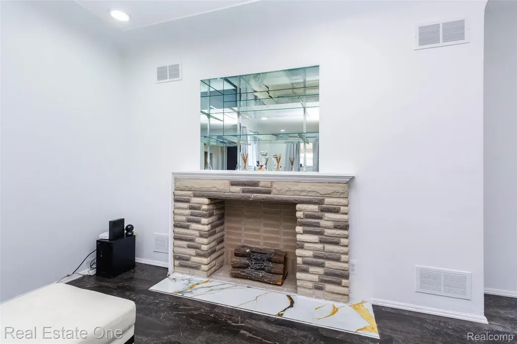 3902 Ziegler Street Dearborn Heights City MI 48125