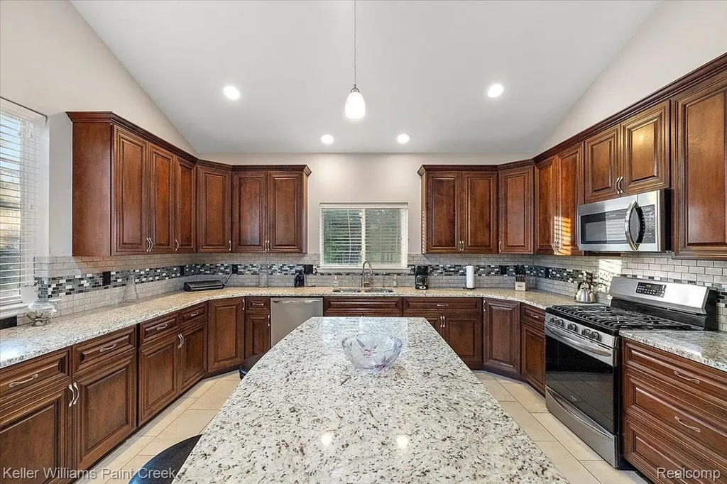 54230 Card Road Macomb Township MI 48042