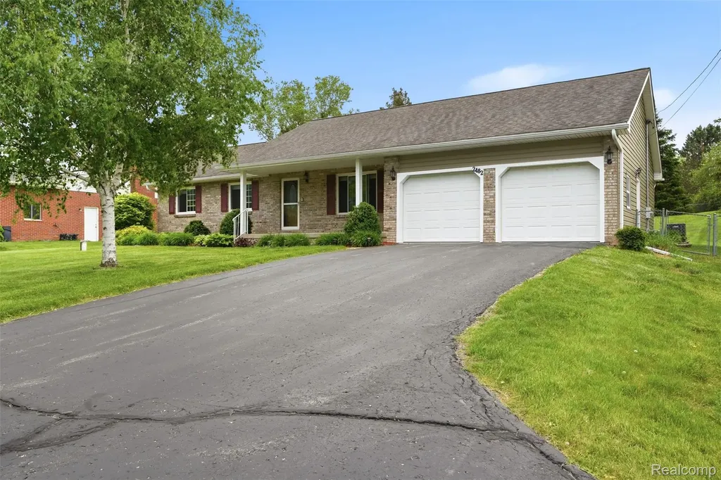 2482 Valley Lane Drive Grand Blanc Charter Township MI 48439