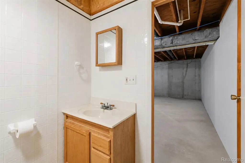 2482 Valley Lane Drive Grand Blanc Charter Township MI 48439