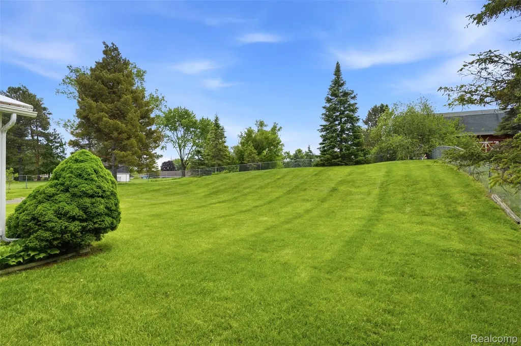 2482 Valley Lane Drive Grand Blanc Charter Township MI 48439