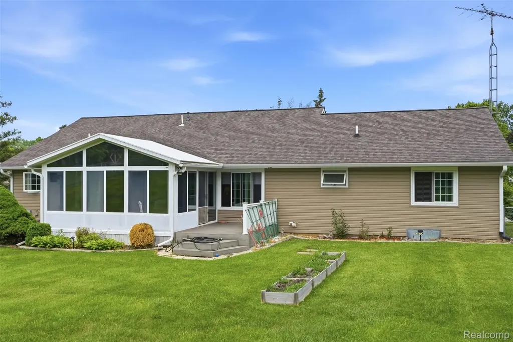 2482 Valley Lane Drive Grand Blanc Charter Township MI 48439