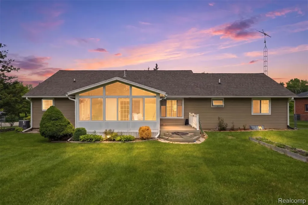 2482 Valley Lane Drive Grand Blanc Charter Township MI 48439