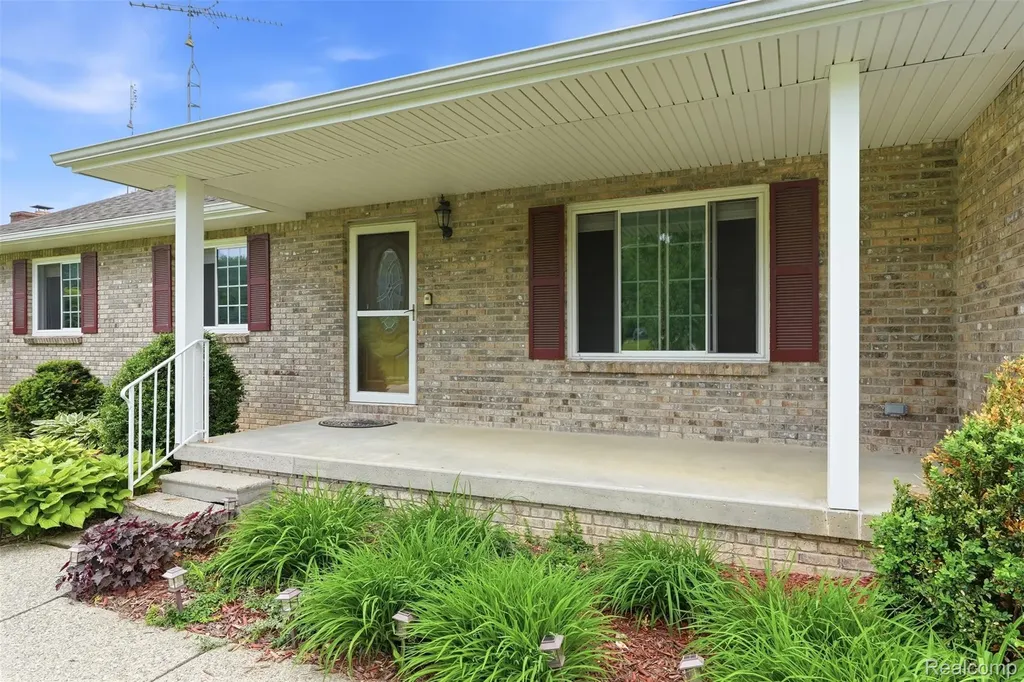 2482 Valley Lane Drive Grand Blanc Charter Township MI 48439