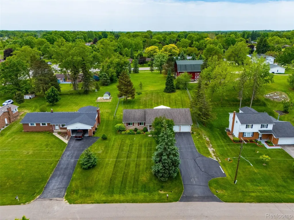 2482 Valley Lane Drive Grand Blanc Charter Township MI 48439