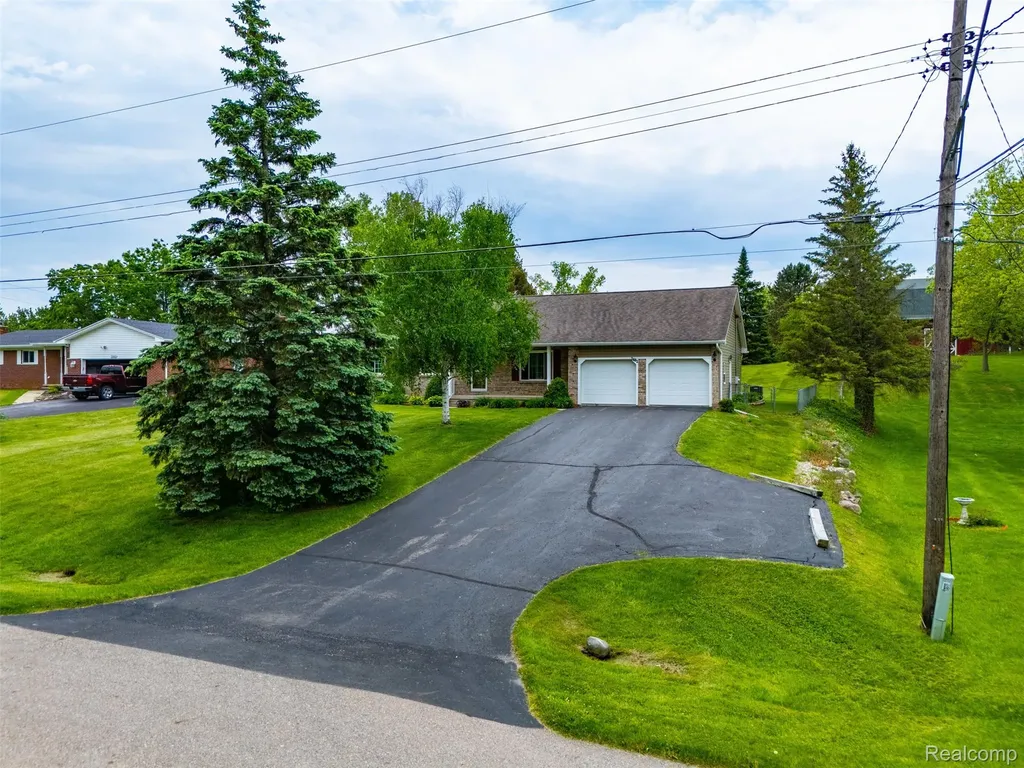 2482 Valley Lane Drive Grand Blanc Charter Township MI 48439