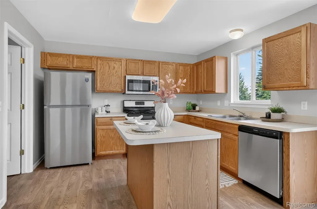 7460 Kensington Drive York Charter Township MI 48197