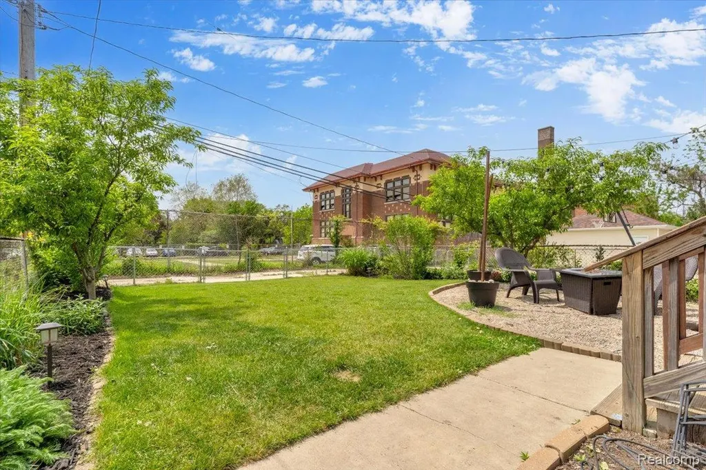 3003 Fischer Street Detroit City MI 48214