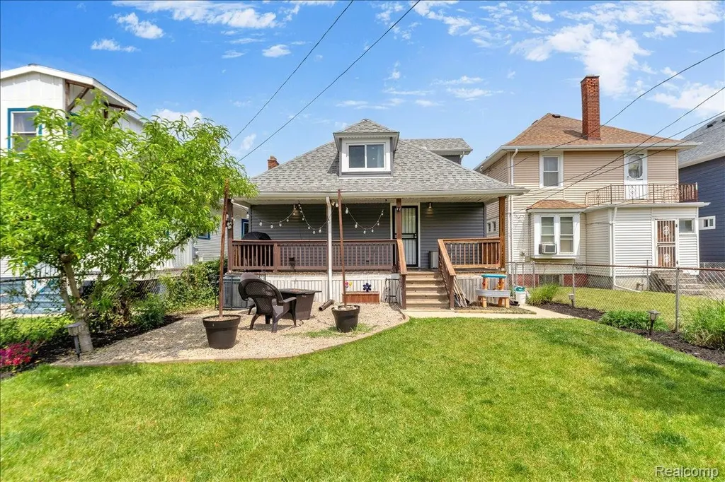 3003 Fischer Street Detroit City MI 48214