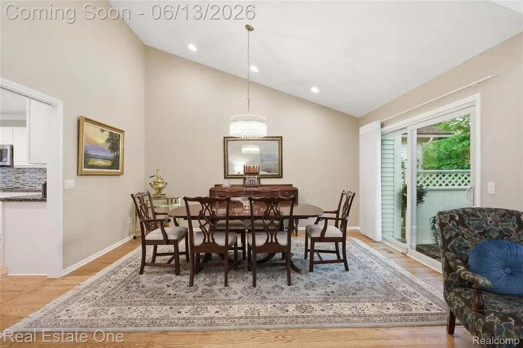 6011 Simsbury Court West Bloomfield Charter Township MI 48322