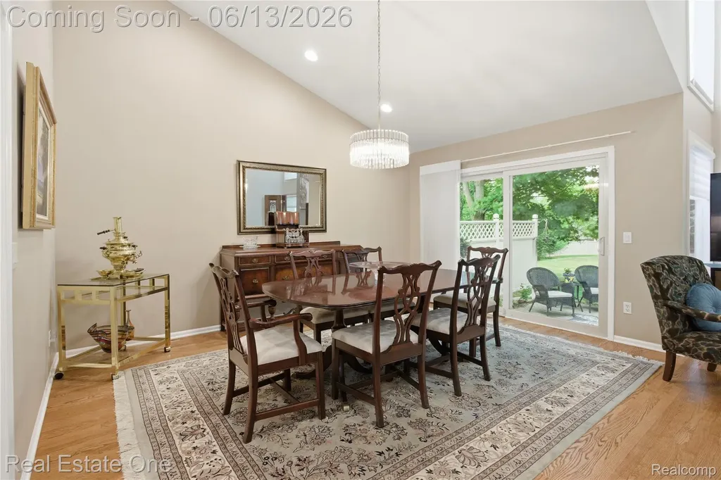 6011 Simsbury Court West Bloomfield Charter Township MI 48322