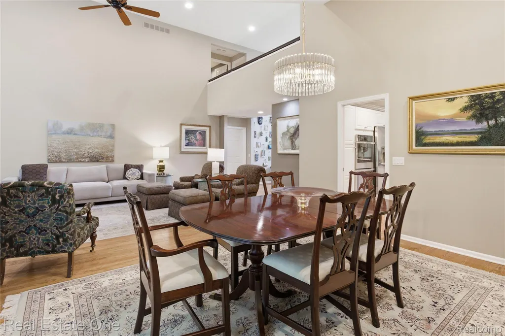 6011 Simsbury Court West Bloomfield Charter Township MI 48322