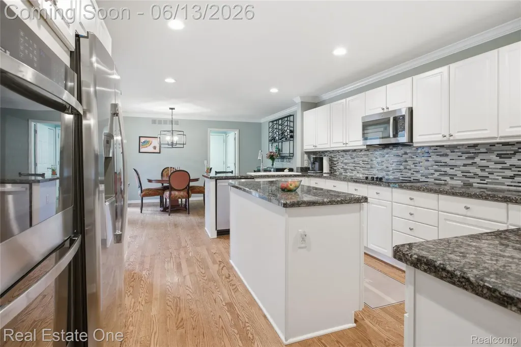 6011 Simsbury Court West Bloomfield Charter Township MI 48322