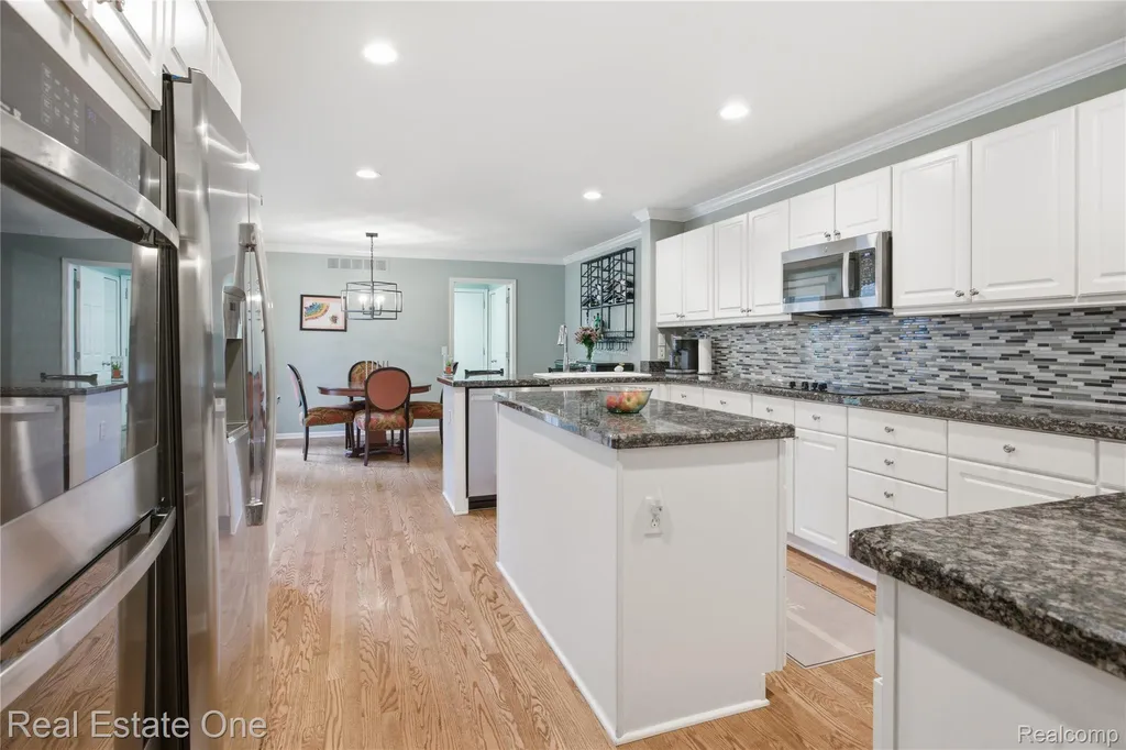 6011 Simsbury Court West Bloomfield Charter Township MI 48322