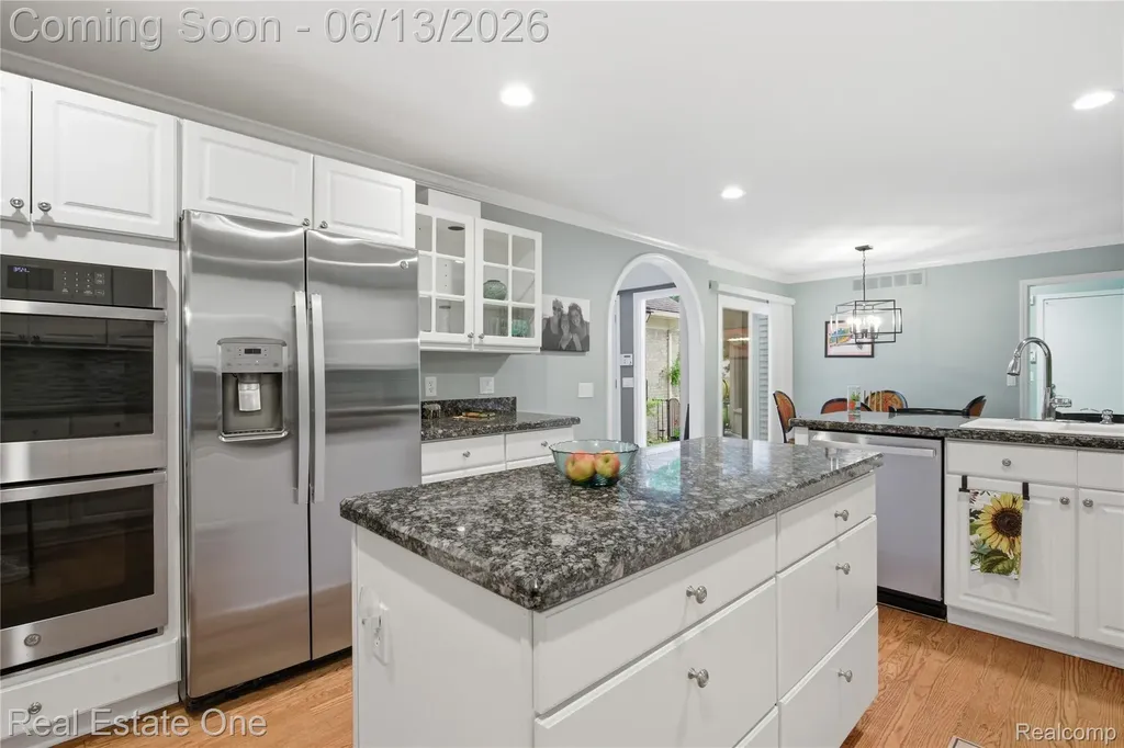 6011 Simsbury Court West Bloomfield Charter Township MI 48322