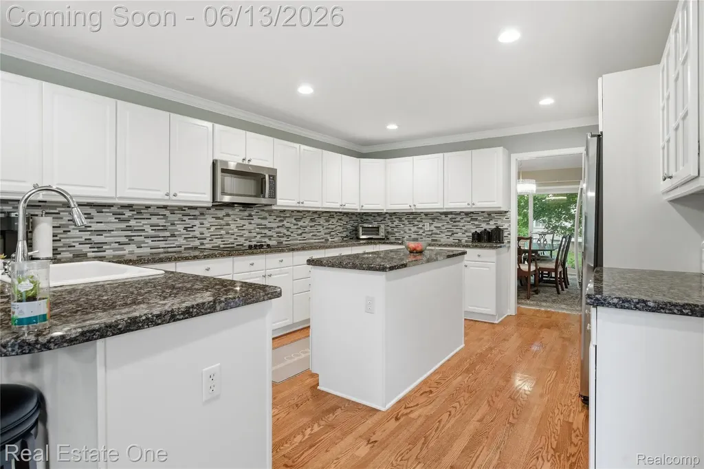 6011 Simsbury Court West Bloomfield Charter Township MI 48322