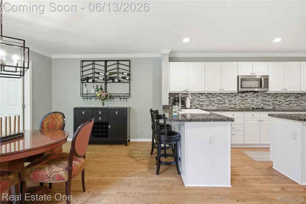 6011 Simsbury Court West Bloomfield Charter Township MI 48322