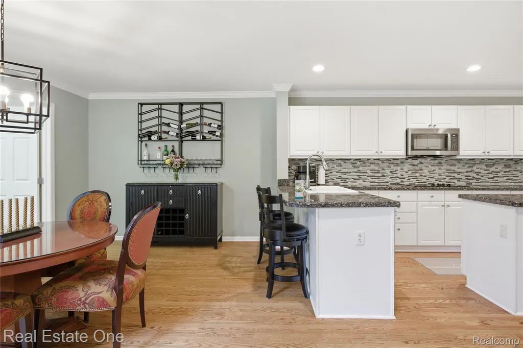 6011 Simsbury Court West Bloomfield Charter Township MI 48322