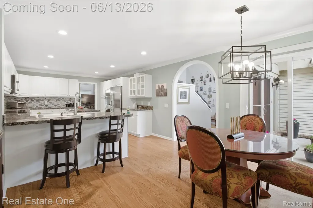 6011 Simsbury Court West Bloomfield Charter Township MI 48322