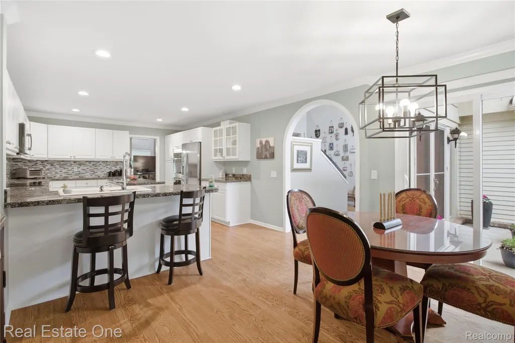6011 Simsbury Court West Bloomfield Charter Township MI 48322