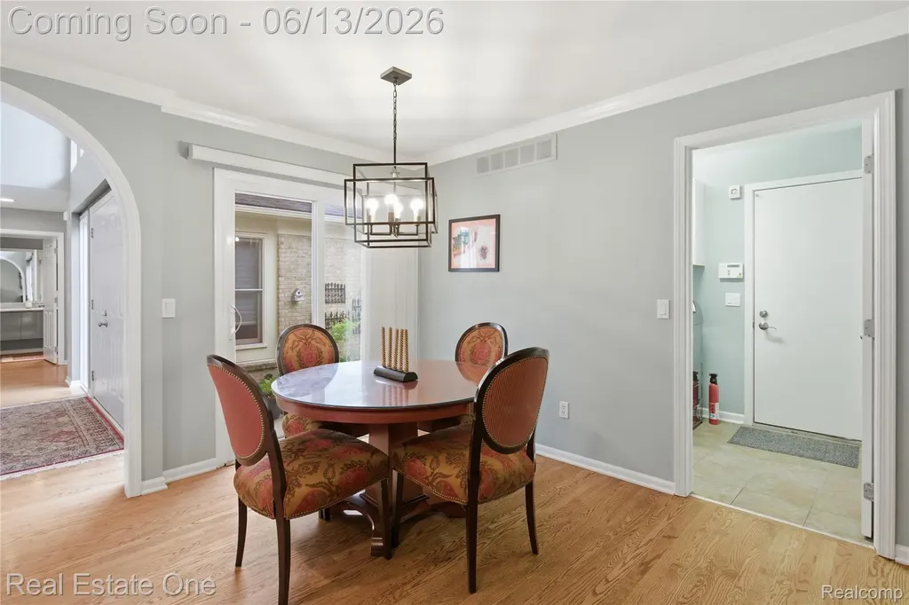 6011 Simsbury Court West Bloomfield Charter Township MI 48322