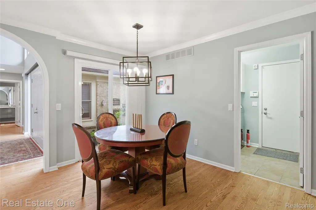 6011 Simsbury Court West Bloomfield Charter Township MI 48322