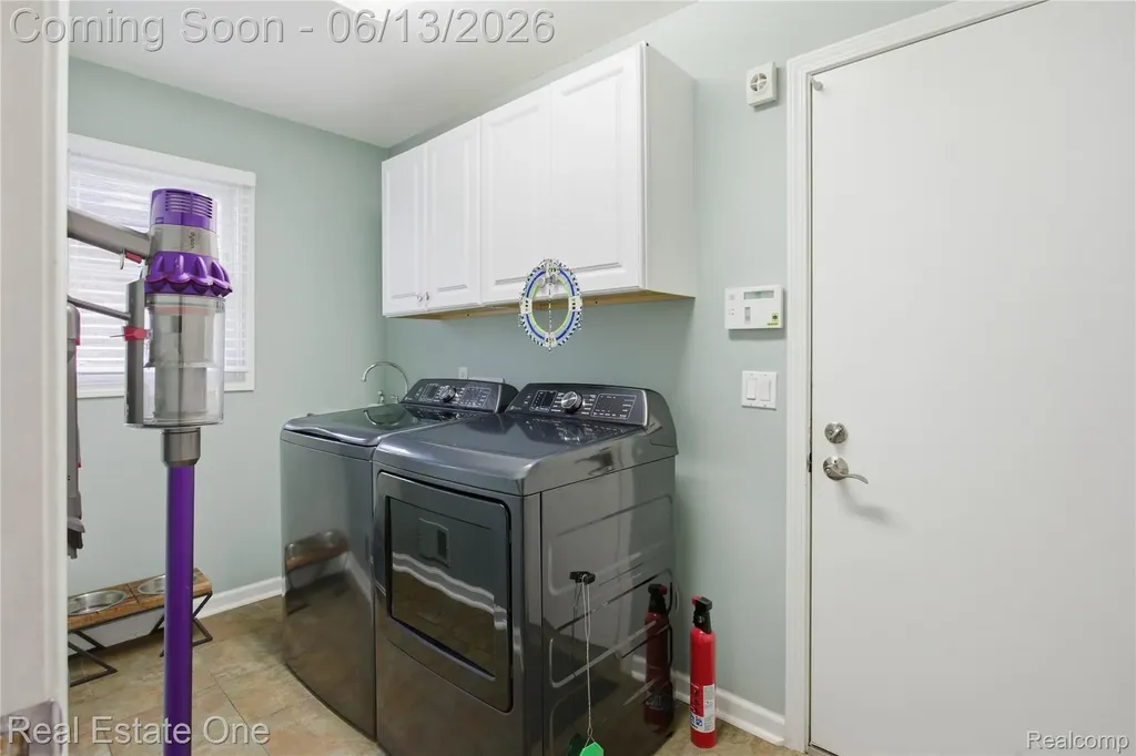 6011 Simsbury Court West Bloomfield Charter Township MI 48322