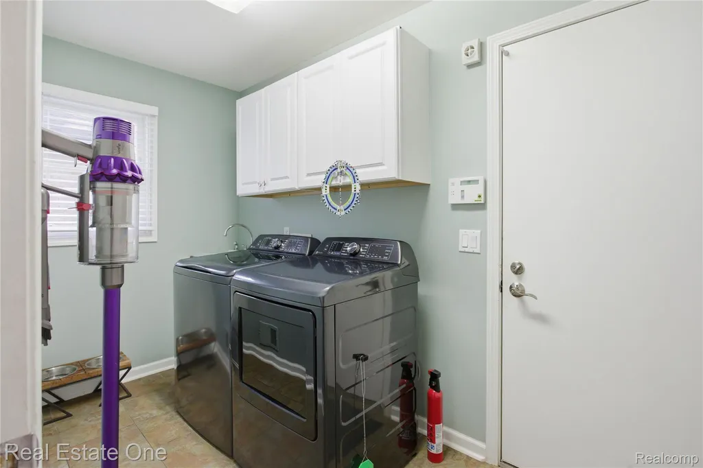6011 Simsbury Court West Bloomfield Charter Township MI 48322
