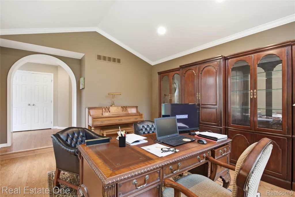 6011 Simsbury Court West Bloomfield Charter Township MI 48322