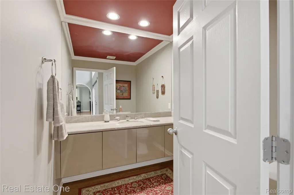 6011 Simsbury Court West Bloomfield Charter Township MI 48322