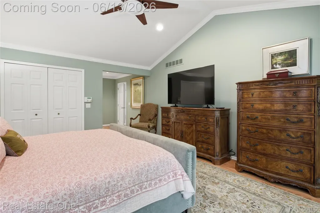 6011 Simsbury Court West Bloomfield Charter Township MI 48322