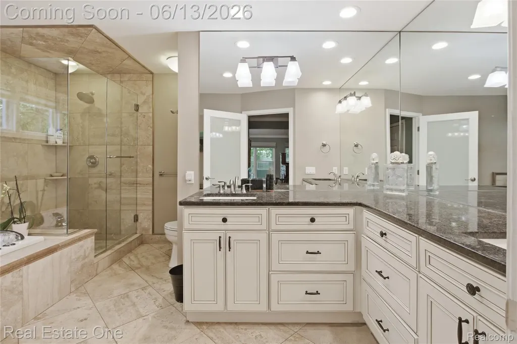 6011 Simsbury Court West Bloomfield Charter Township MI 48322