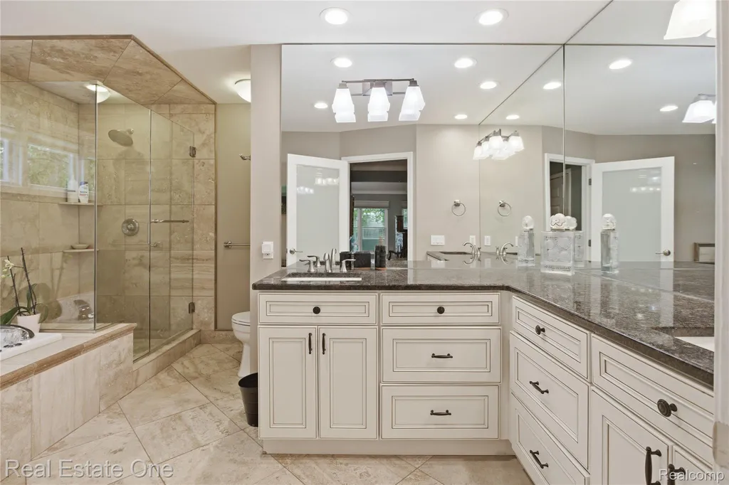 6011 Simsbury Court West Bloomfield Charter Township MI 48322