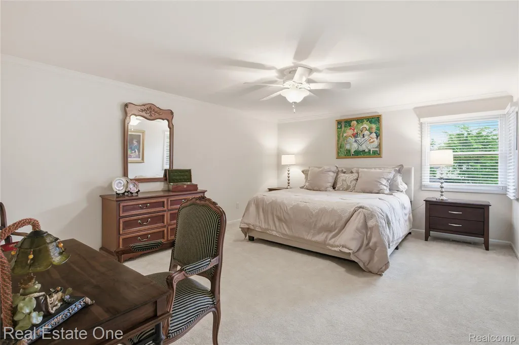 6011 Simsbury Court West Bloomfield Charter Township MI 48322