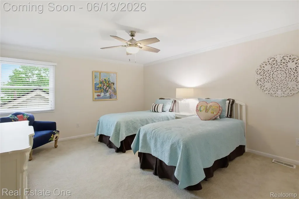 6011 Simsbury Court West Bloomfield Charter Township MI 48322